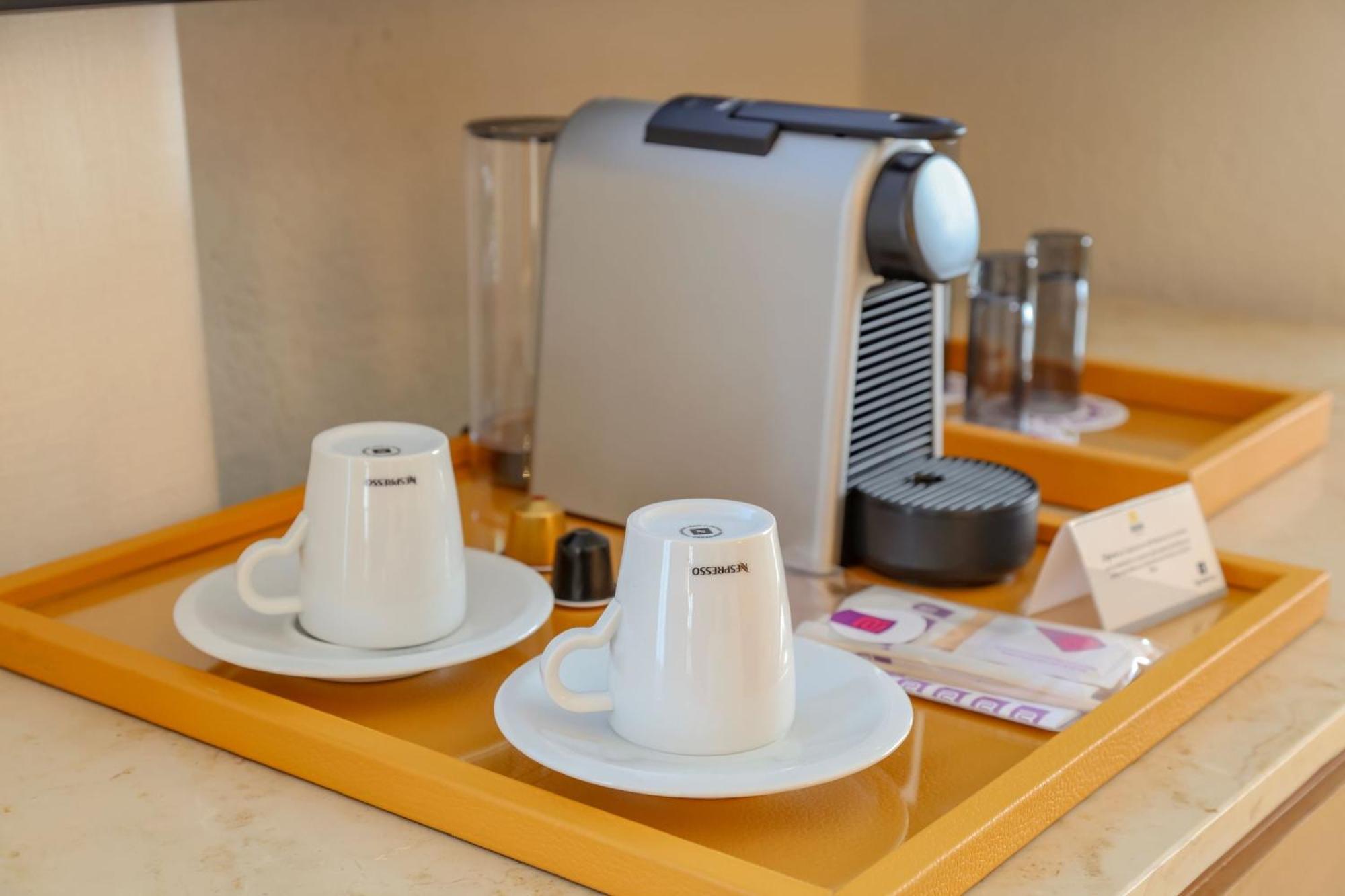 Camino Real 베라크루즈 외부 사진 A Nespresso coffee machine in a hotel room