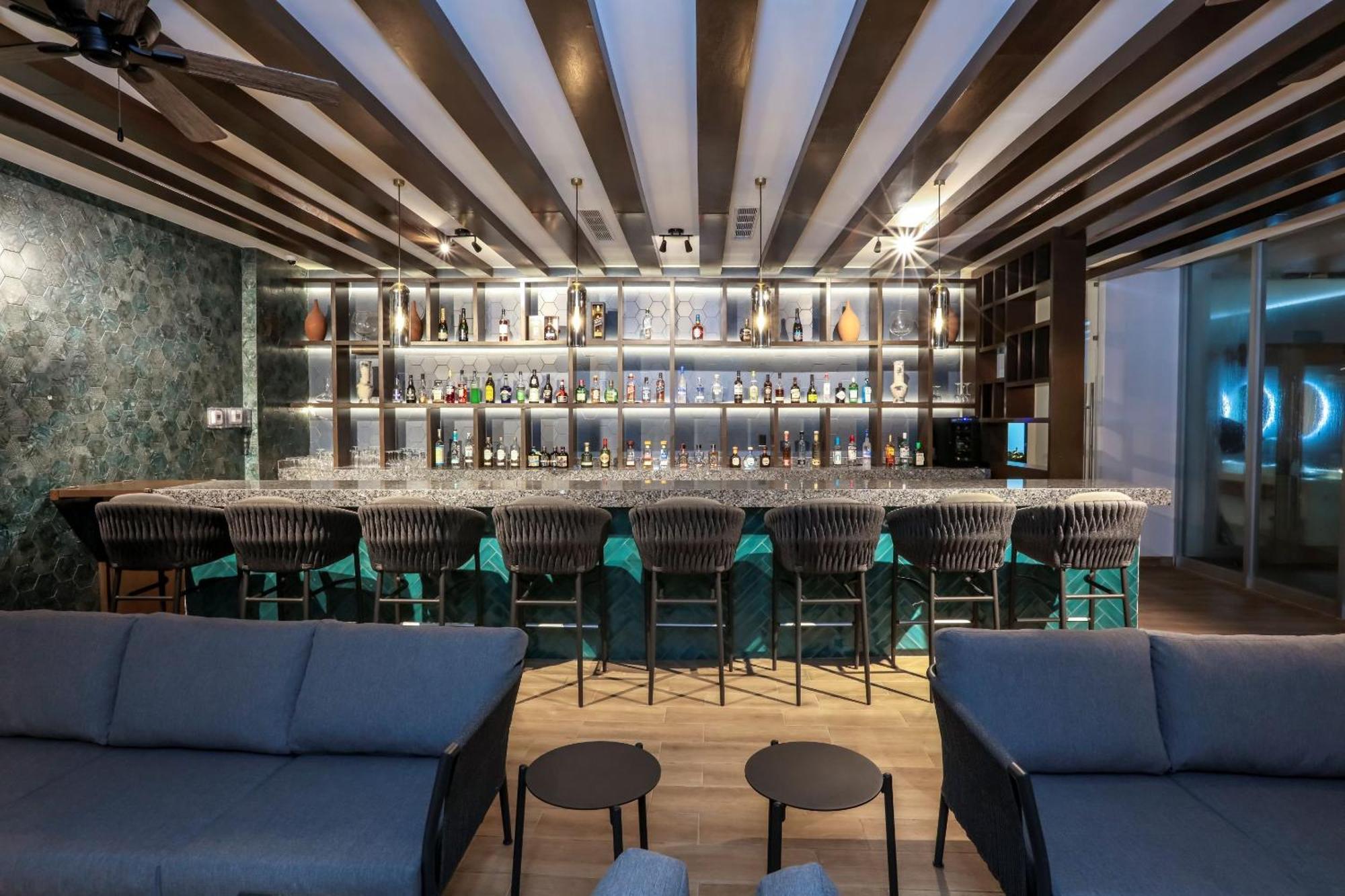 Camino Real 베라크루즈 외부 사진 The bar at the lounge