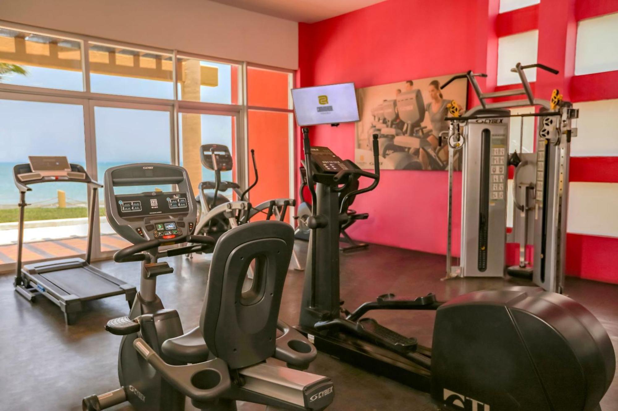 Camino Real 베라크루즈 외부 사진 A gym at a hotel