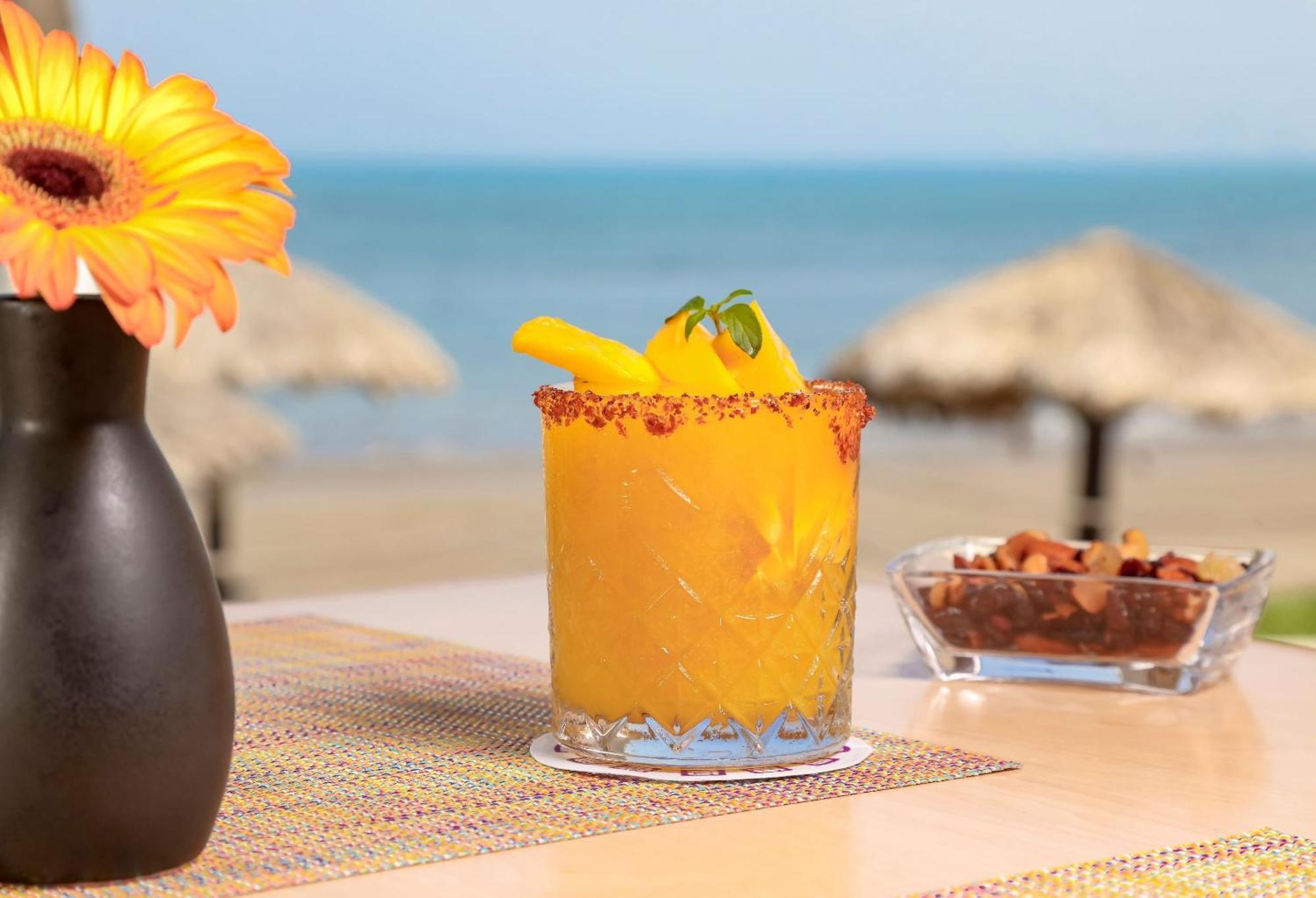 Camino Real 베라크루즈 외부 사진 A mango margarita