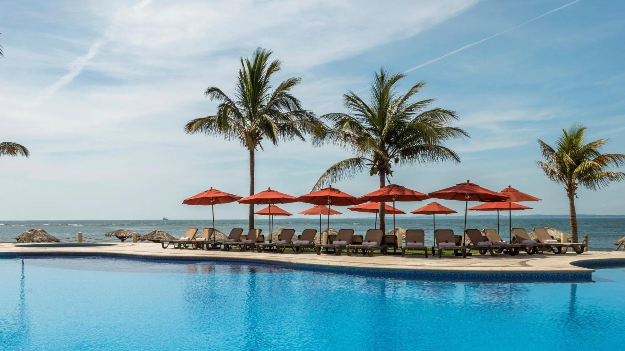 Camino Real 베라크루즈 외부 사진 The pool at the Sheraton Nha Trang Hotel & Spa Resort
